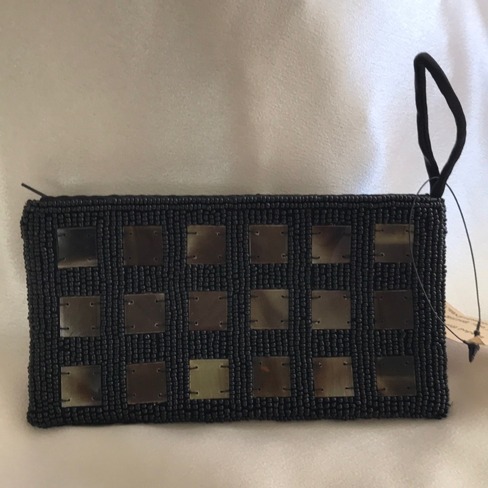 Beaded wristlet
